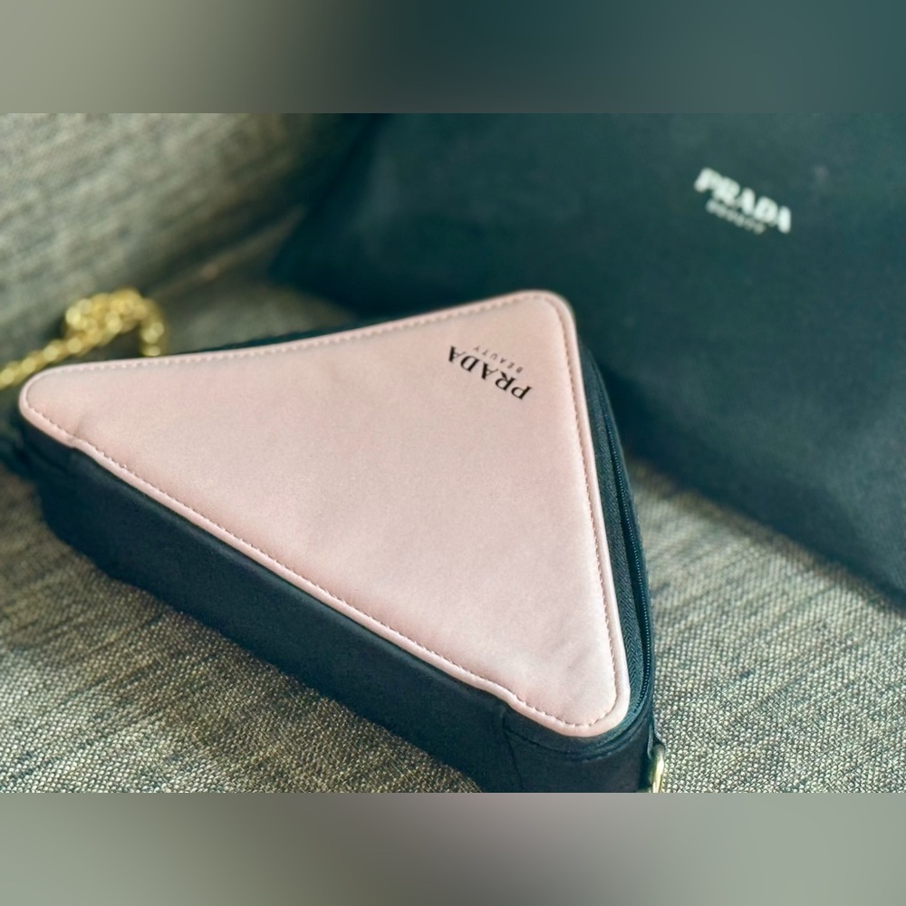 Prada Beauty Pink and Black Triangle Clutch/crossbody With Stunning Gold chain - Picture 2 of 9
